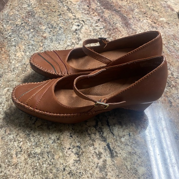 White Mountain Size 6.5M Demure Brown Leather Mary Jane Heel with Accent Lines - Picture 5 of 9